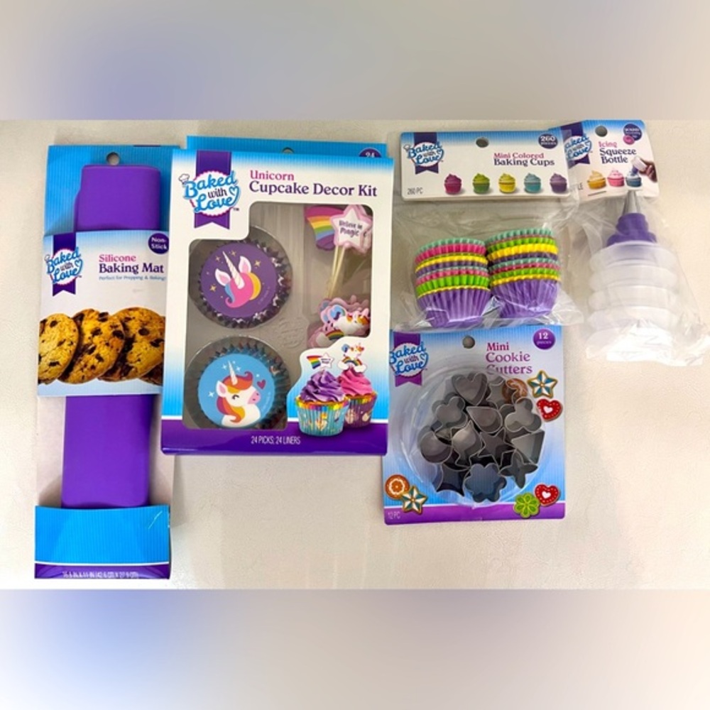 Baking Bundle, cupcake decorating, baking mat, icing container,cookie cutter NIB